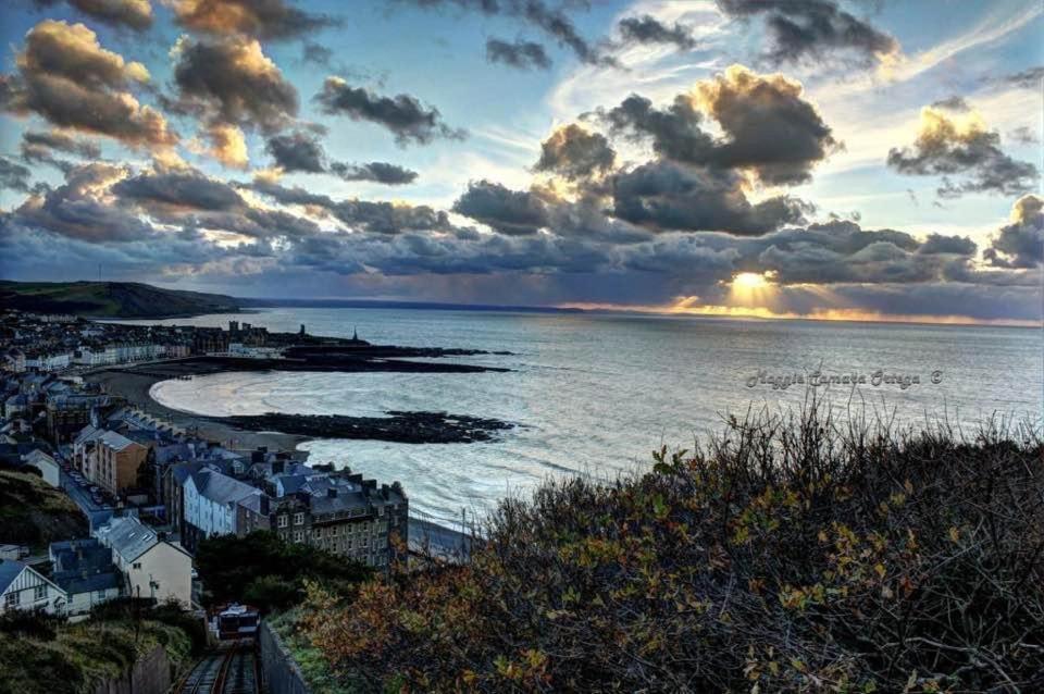 Lake View Romantic Retreat Aberystwyth Exteriör bild